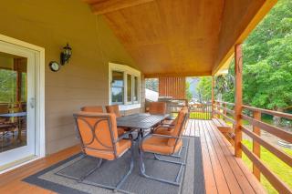 Riverfront Group Getaway Near Glacier NP - 0