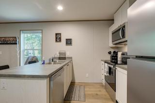 Brand New! Peaceful Wooded Retreat in Holcombe! - 2