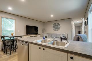 Brand New! Peaceful Wooded Retreat in Holcombe! - 2