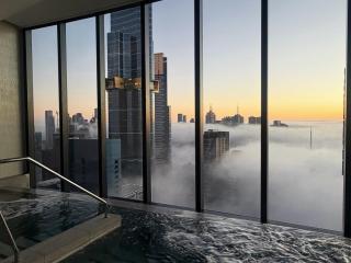 Monlando Luxury 2BR with Huge Balcony, Spa & Parking - 6
