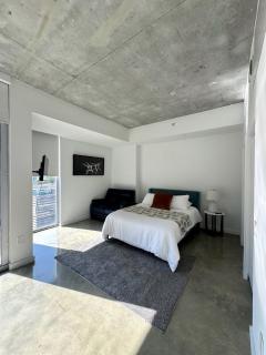 Chic High Flr 2bed 1bth Roofftop Pool FreeParking - 4