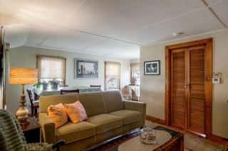 Walk to Beach! Wareham Getaway w/ Patio - 5