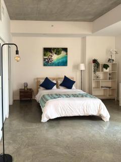 TropicalBlue 2Bed Rooftop Pool Free Parking - 5