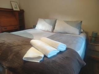 Sleeps 4 house in the heart of Swellendam - 9