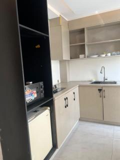 Elegant 1BR Retreat Modern & Comfortable Apartment - 4