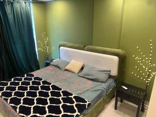 Elegant 1BR Retreat Modern & Comfortable Apartment - 3