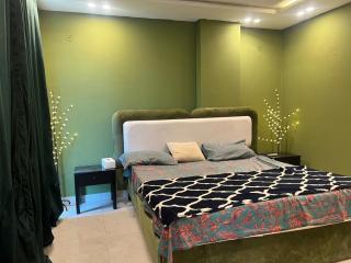 Elegant 1BR Retreat Modern & Comfortable Apartment - 1