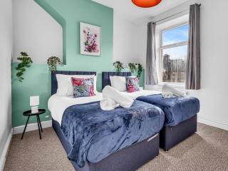 2BR Sleeps 3 Spacious Parking Wifi Padiham - 9