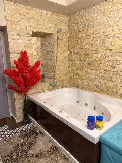 Romantic jacuzzi only - 6