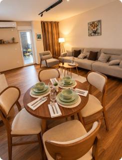 Cozy Nest Modern Apartment with Free Parking and Terrace - 4
