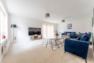 4 Bedroom Contractor & Family Home in Bristol - 5