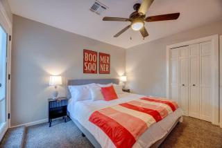 Private Pool Sleeps 14 3 King Beds Near OU - 1