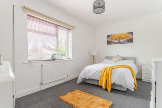 3-Bedroom Contractor & Family House In Bristol - 9