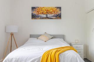 3-Bedroom Contractor & Family House In Bristol - 8