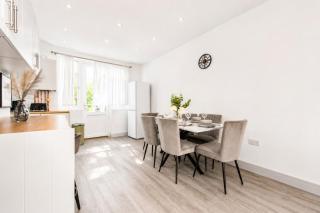 Long Stay 4BR with Free Parking and Garden. - 6