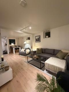 Arctic Escape- Stylish Apartment in Central Tromsø - 0