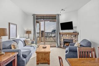Mountain Hideaway with Hot Tub and Gym Sleeps 4 - 0