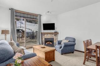 Mountain Hideaway with Hot Tub and Gym Sleeps 4 - 5