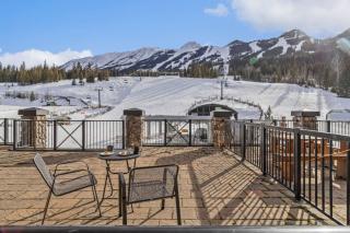 Mountain Hideaway with Hot Tub and Gym Sleeps 4 - 7