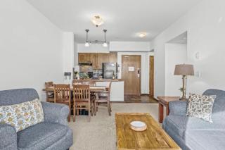 Mountain Hideaway with Hot Tub and Gym Sleeps 4 - 1