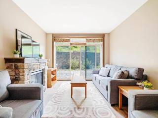 One Bedroom Ski In Ski Out Retreat with Hot Tub - 0