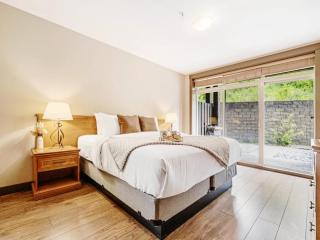 One Bedroom Ski In Ski Out Retreat with Hot Tub - 9
