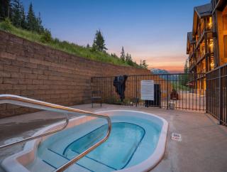 One Bedroom Ski In Ski Out Retreat with Hot Tub - 7