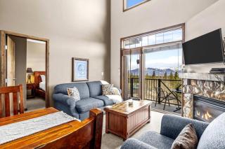 Mountain Loft Ski In Ski Out with Hot Tub - 0