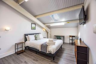 The Loft - King Beds Table Tennis Cinema AC - 2