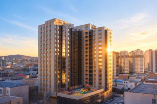 Brand New Condo Stay Central location with King Bed 65 inch TV - 7