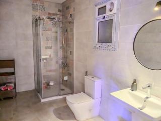 Alamein Luxury 1BR Latin District - 6