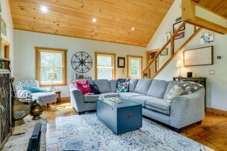 Ski Okemo & Hike: 3BR Vermont Cabin - 6