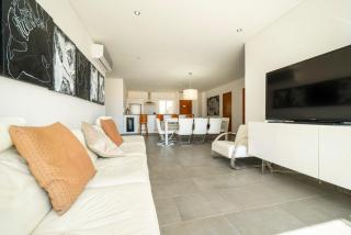 3BR Condo with Rooftop Pool & Parking - 9