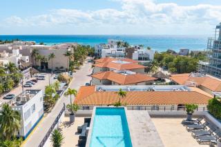 3BR Condo with Rooftop Pool & Parking - 7