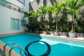3BR Condo with Rooftop Pool & Parking - 3