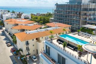 3BR Condo with Rooftop Pool & Parking - 2