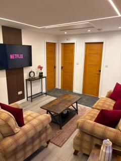 Modern Private Guest House - Free Parking - 7