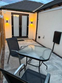 Modern Private Guest House - Free Parking - 4