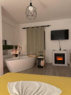 Luxury Studio Craiova -Fireplace & Bathtub - 7