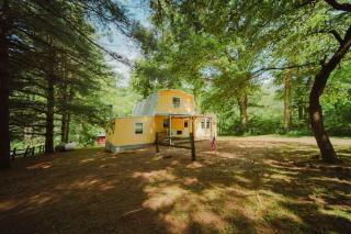 Charming Creekside Villa with Hot tub - 0