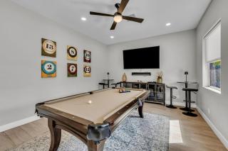 Lavish Luxuries in Old Town - 9