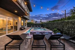 Lavish Luxuries in Old Town - 3