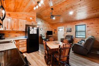 Secluded Hocking Hills Villa with Pond and Hot Tub - 1
