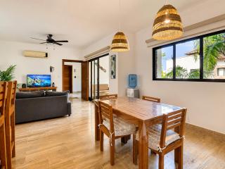 Modern 2BR Apt with Pool near Punta Popy & Town - 5