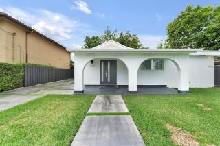 Casa Mykonos Modern 2BR Near Coral Gables - 9