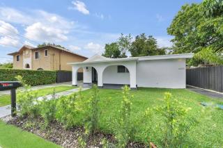 Casa Mykonos Modern 2BR Near Coral Gables - 6