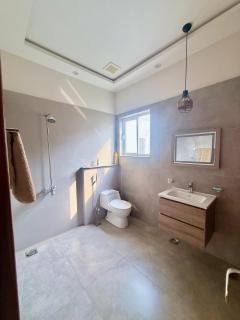 Entire House, main DHA 9 Town, 7 min from DHA Raya - 7