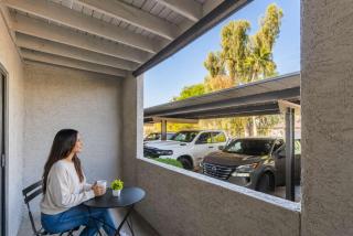 Prime Location Pool Gym Balcony Parking Washer and Dryer - 1