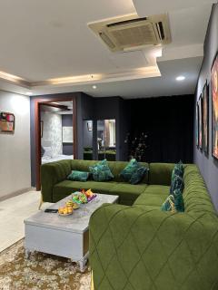 Signature 1Bed with Private terrae and 2 Washroom in Gold Crest Shopping mall - 7