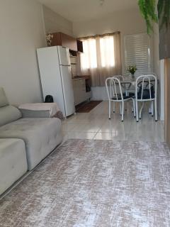 Casa Completa Mobiliada com 2 Quartos em otima Localização - 0